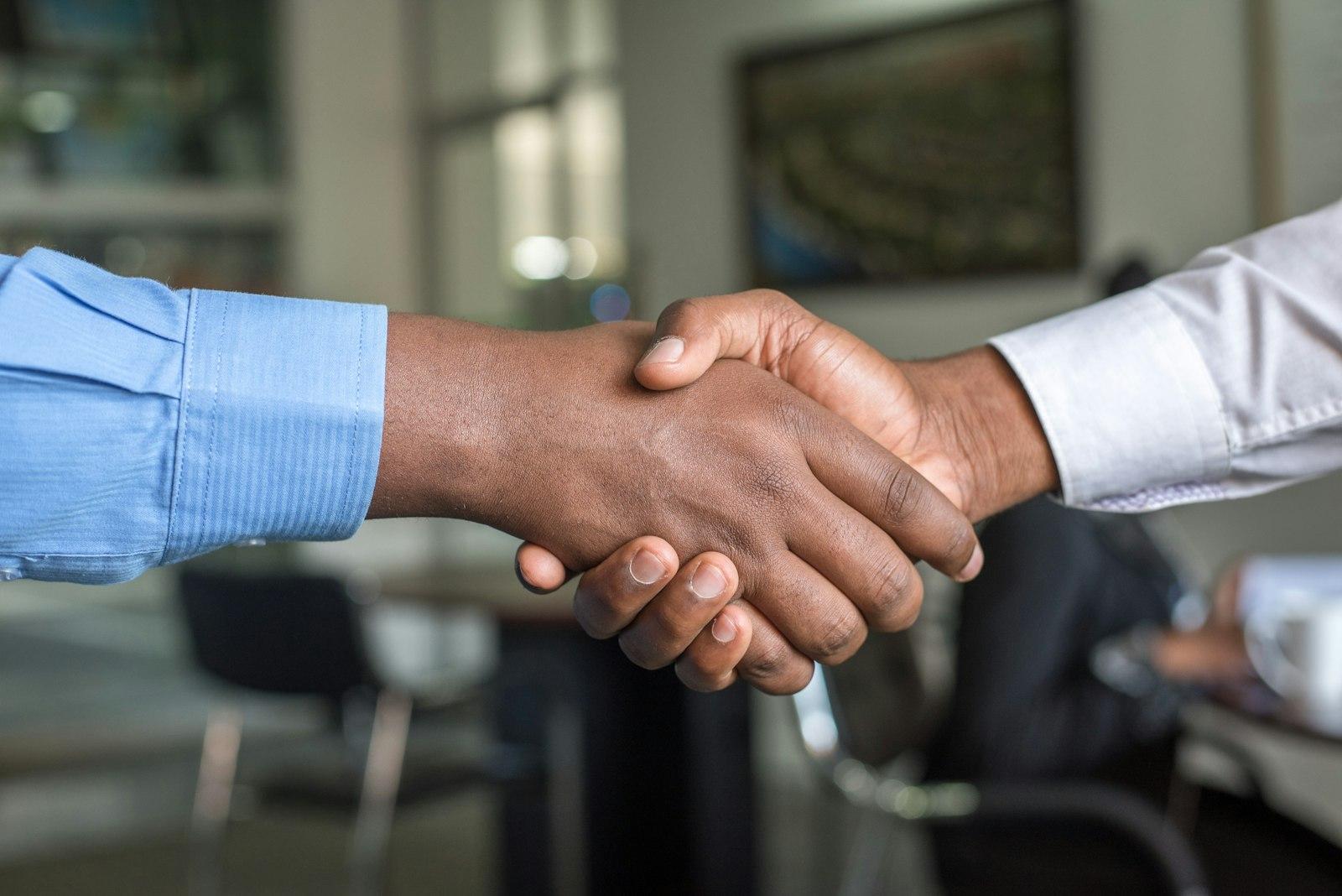 Buyer and seller shaking hands to agree a business sale